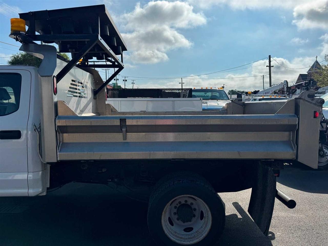 Ford Super Duty F-450 DRW XL 2WD Crew Cab 179" WB 60" CA 2019