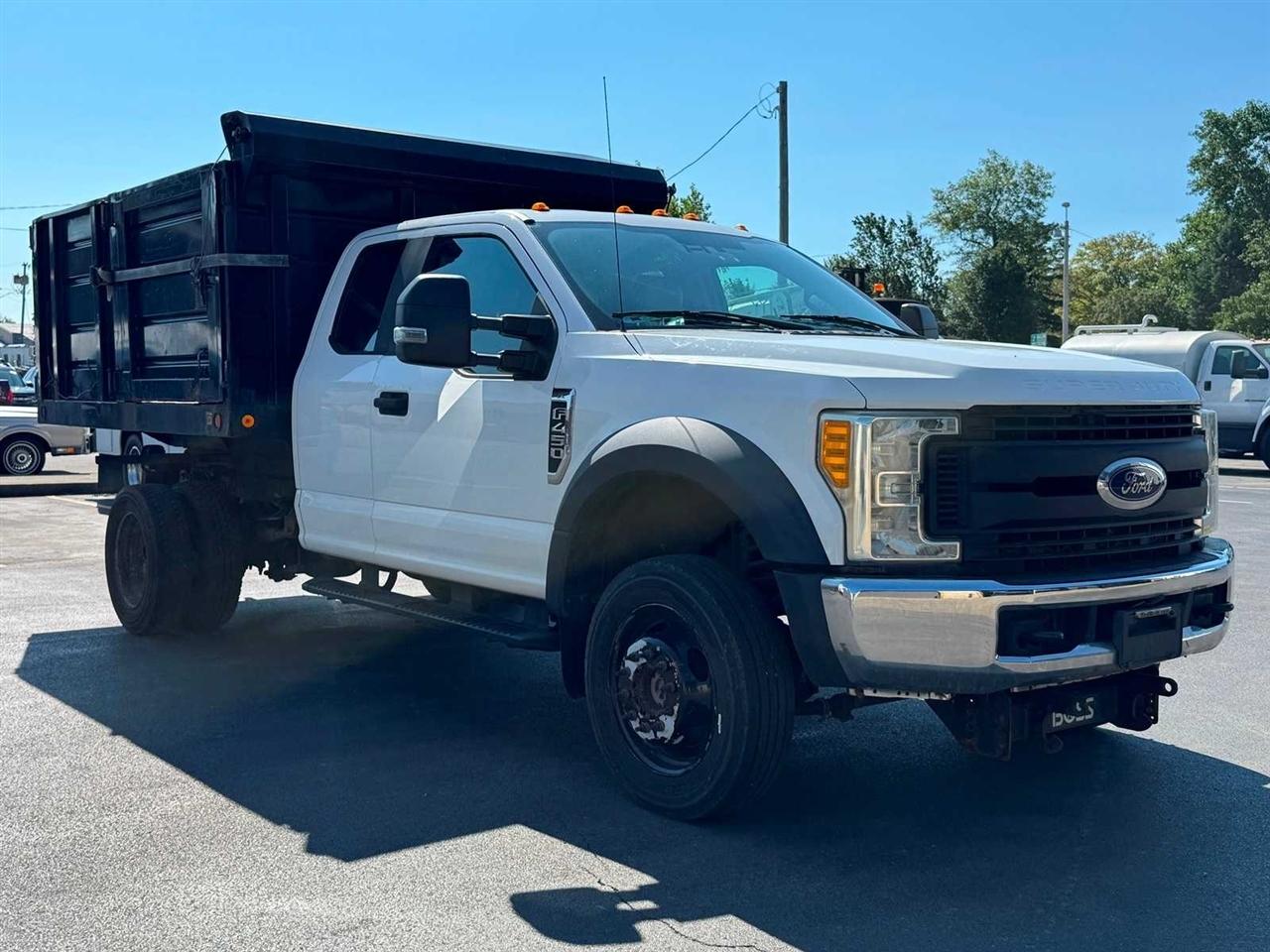 Ford Super Duty F-450 DRW XLT 4WD SuperCab 192" WB 84" CA 2017