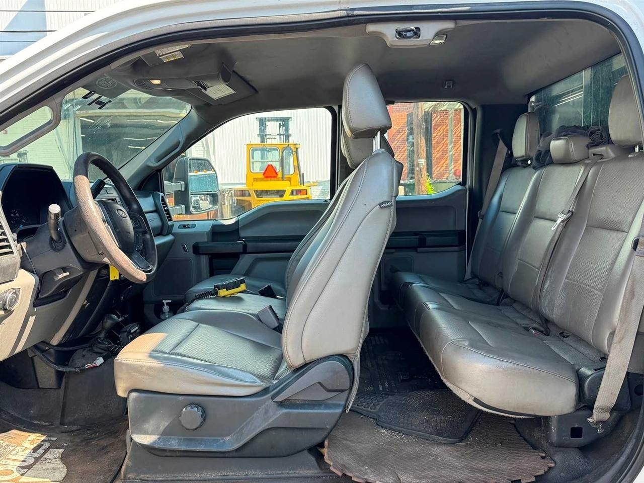 Ford Super Duty F-450 DRW XLT 4WD SuperCab 192" WB 84" CA 2017