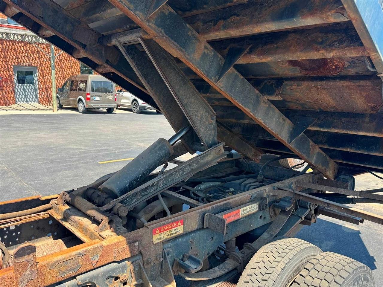 Ford Super Duty F-450 DRW XLT 4WD SuperCab 192" WB 84" CA 2017