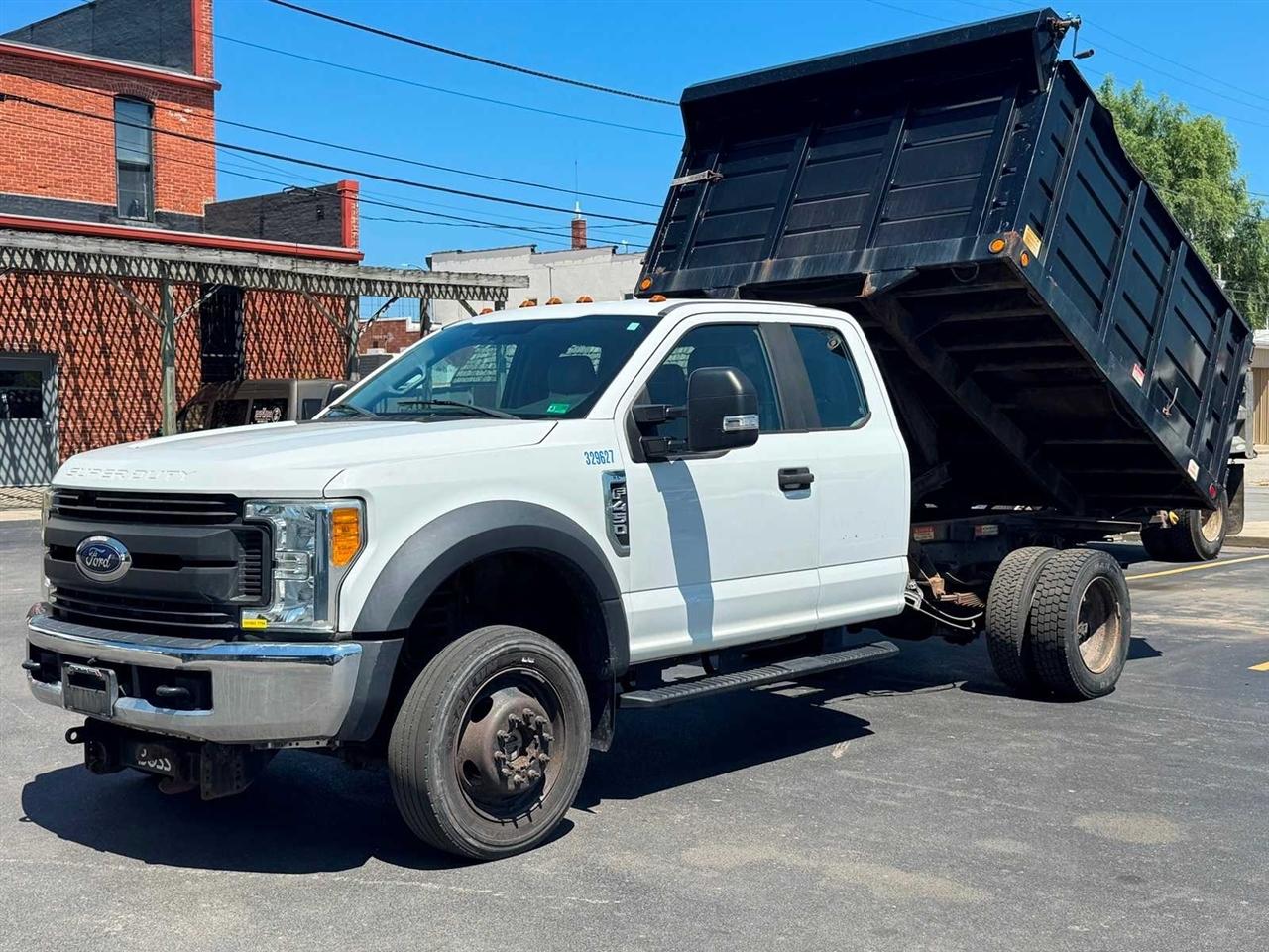 Ford Super Duty F-450 DRW XLT 4WD SuperCab 192" WB 84" CA 2017