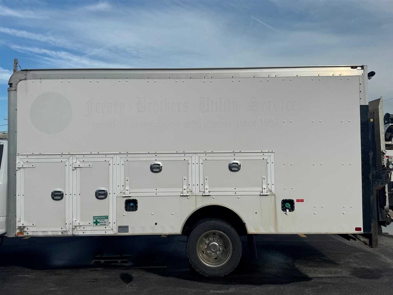 Ford Super Duty F-550 DRW XL 2WD Reg Cab 145" WB 60" CA 2021
