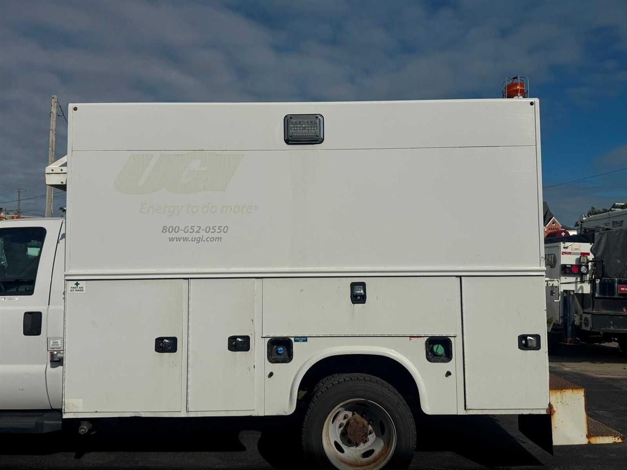 Ford Super Duty F-550 DRW 4WD Reg Cab 141" WB 60" CA XL 2014