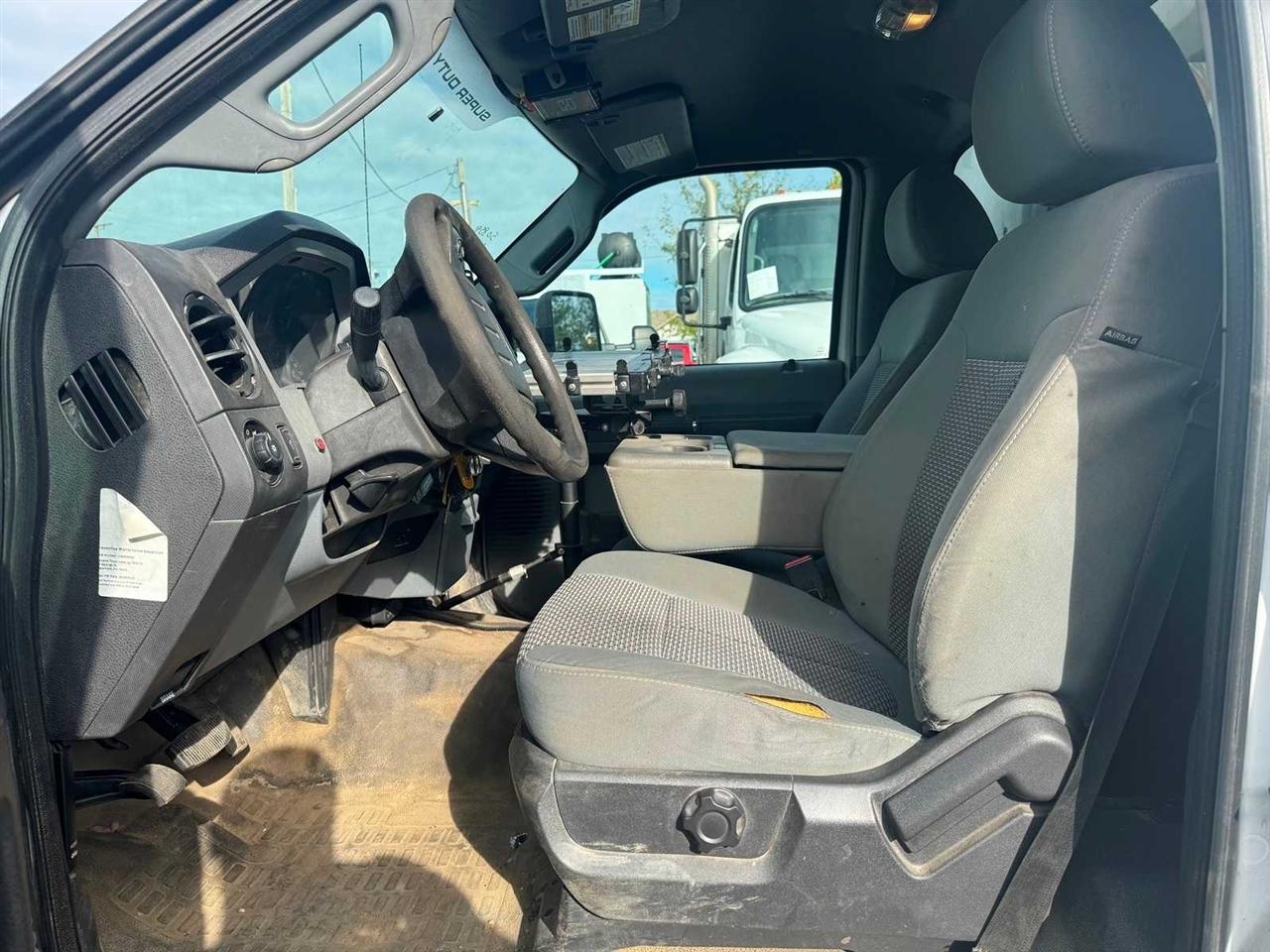 Ford Super Duty F-550 DRW 4WD Reg Cab 141" WB 60" CA XL 2014