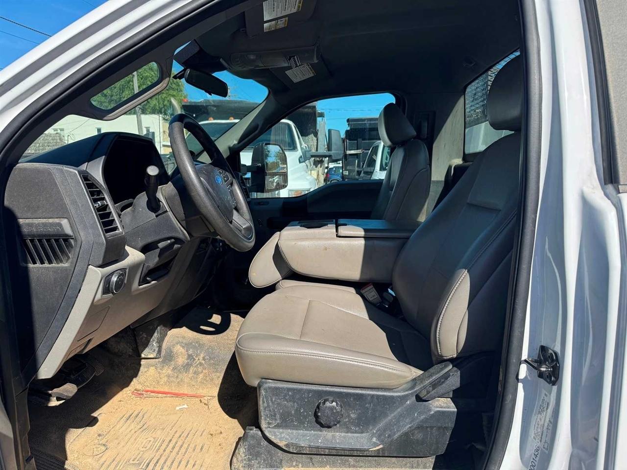 Ford Super Duty F-550 DRW XL 4WD Reg Cab 145" WB 60" CA 2020