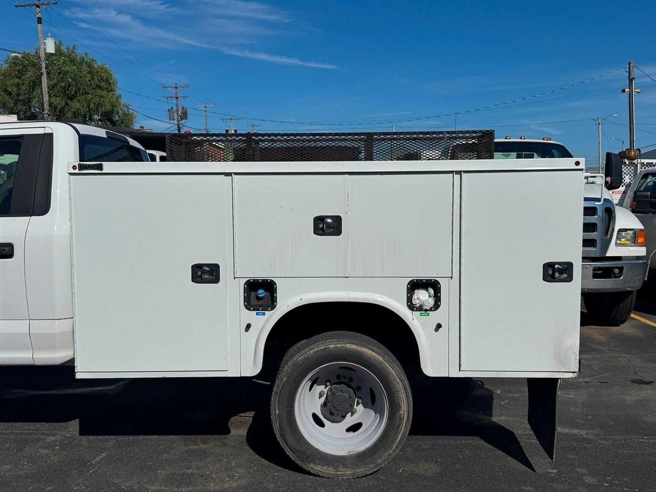 Ford Super Duty F-550 DRW XL 4WD Reg Cab 145" WB 60" CA 2020