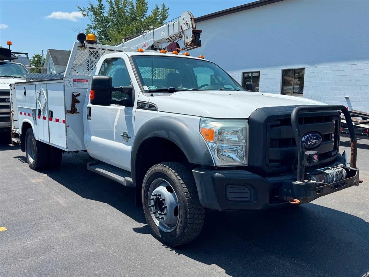 Ford Super Duty F-550 DRW 4WD Reg Cab 141" WB 60" CA XL 2016