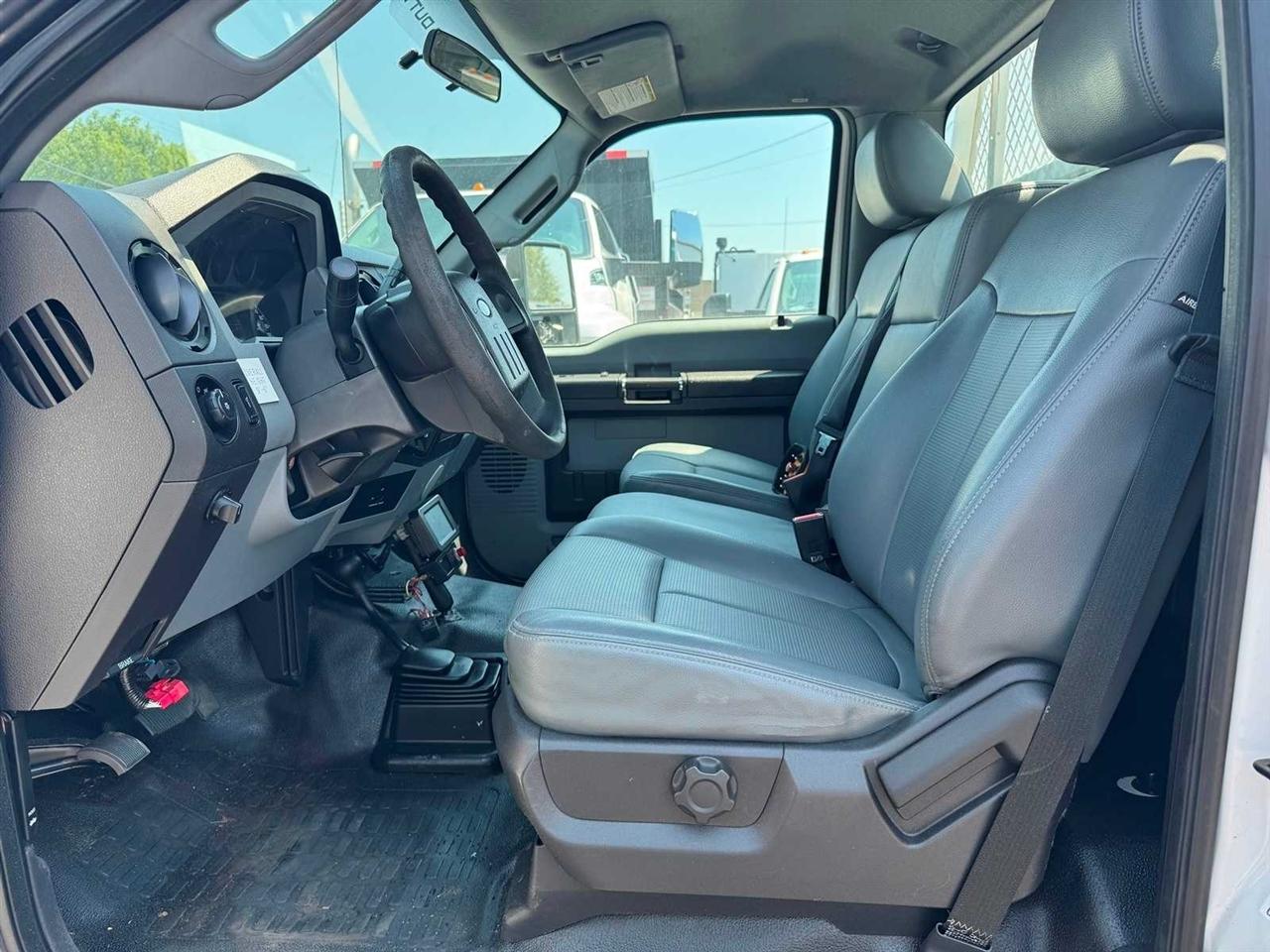 Ford Super Duty F-550 DRW 4WD Reg Cab 141" WB 60" CA XL 2016