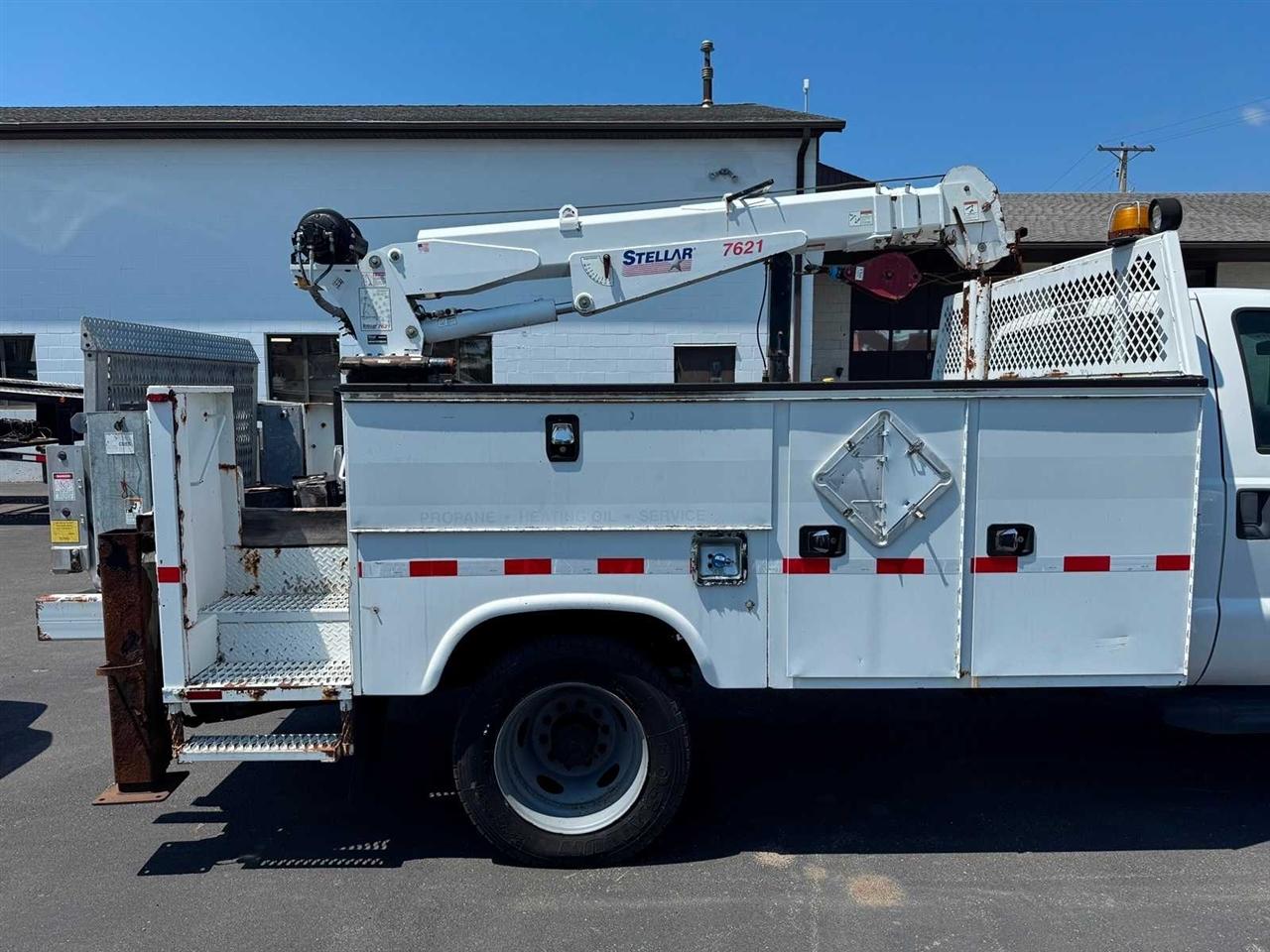 Ford Super Duty F-550 DRW 4WD Reg Cab 141" WB 60" CA XL 2016
