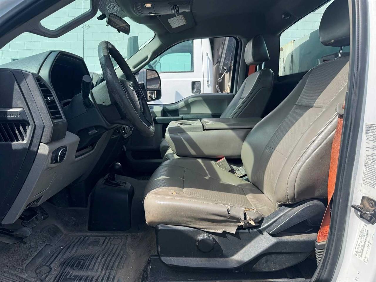 Ford Super Duty F-550 DRW XL 4WD Reg Cab 145" WB 60" CA 2019