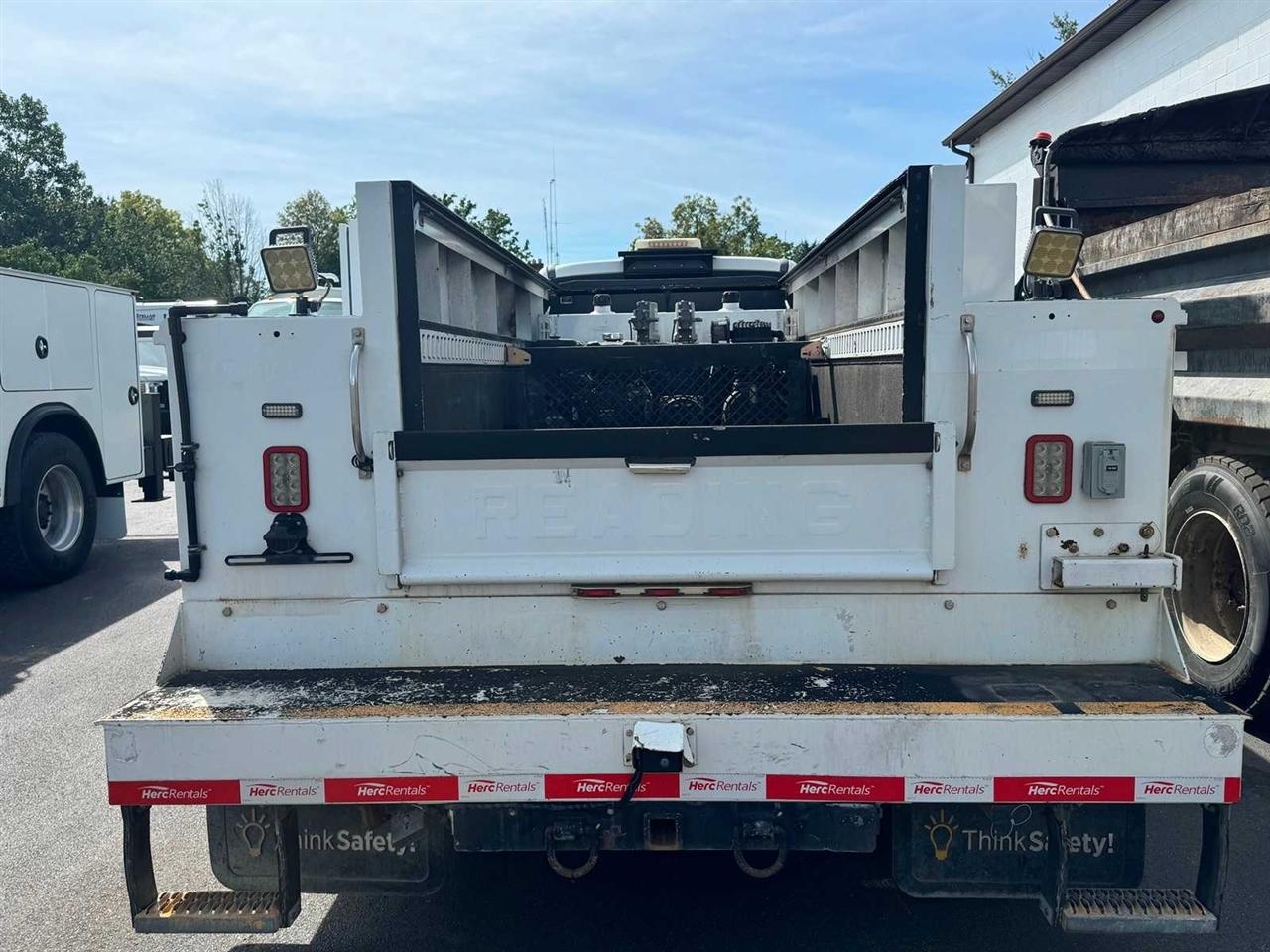 Ford Super Duty F-550 DRW XL 4WD Reg Cab 145" WB 60" CA 2019