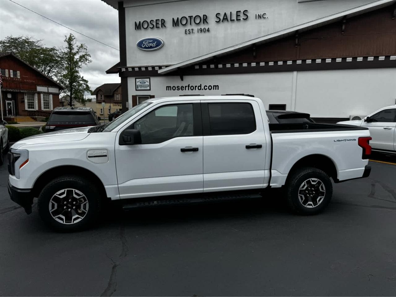 Ford F-150 Lightning LARIAT 4WD SuperCrew 5.5' Box 2023