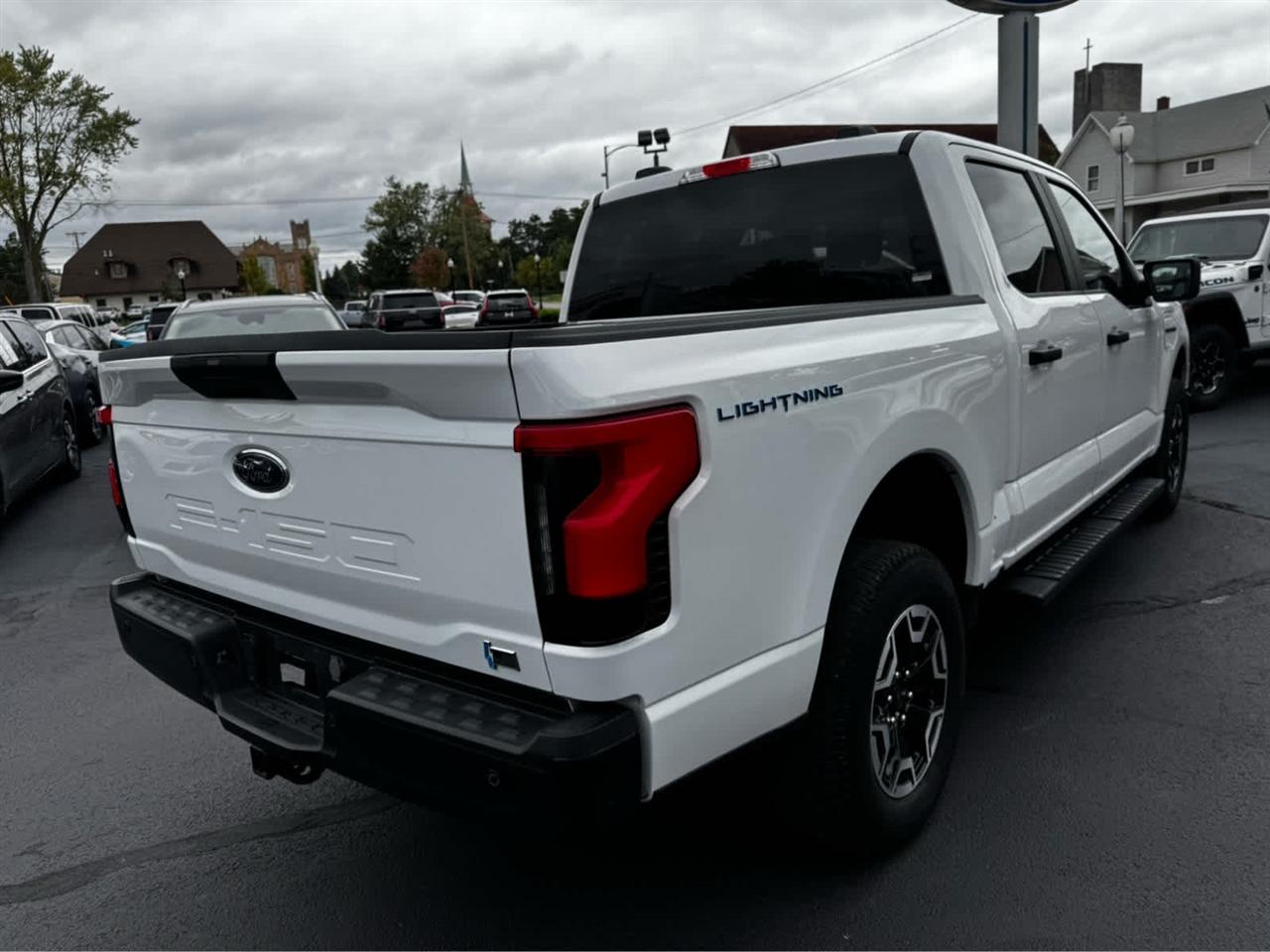 Ford F-150 Lightning LARIAT 4WD SuperCrew 5.5' Box 2023