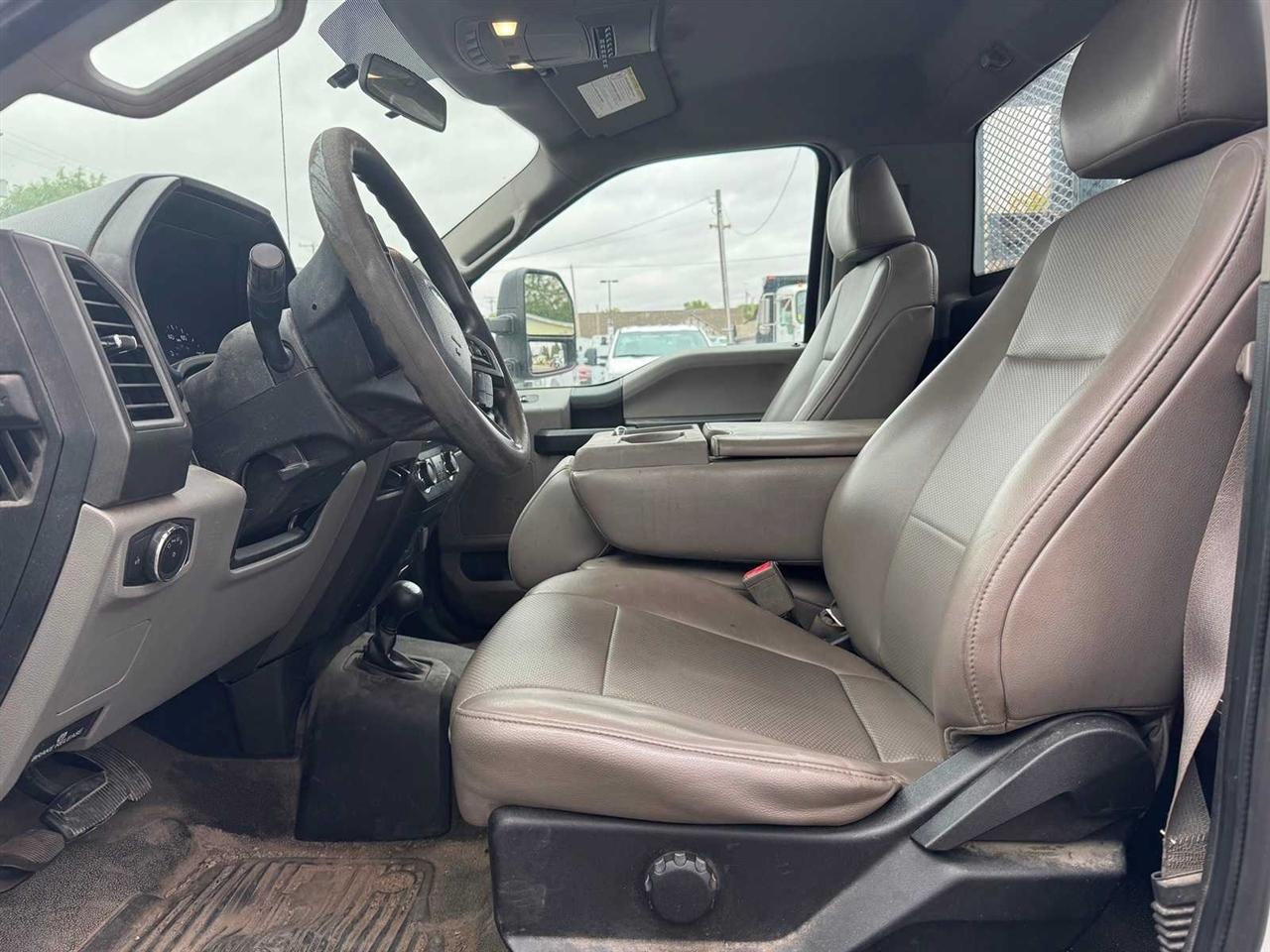 Ford Super Duty F-550 DRW XLT 4WD Reg Cab 145" WB 60" CA 2018