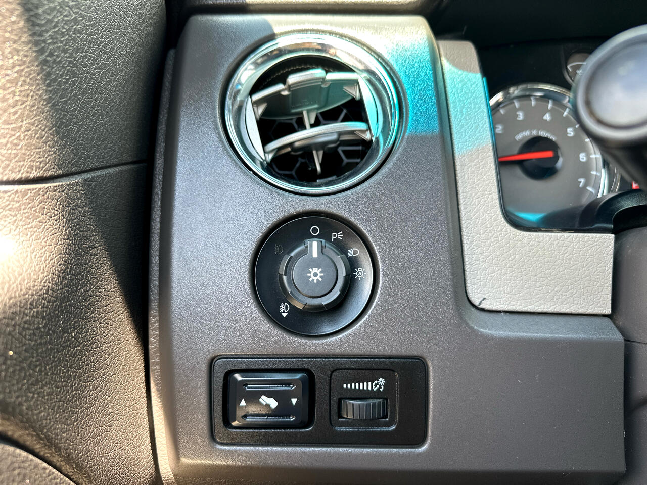 2010 Ford F-150 XL photo 28