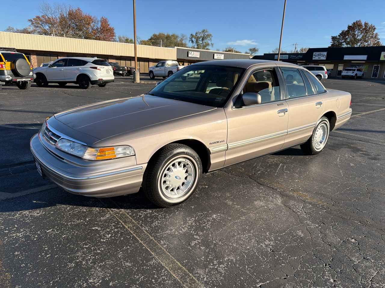 1995 Ford Crown Victoria 4dr LX
