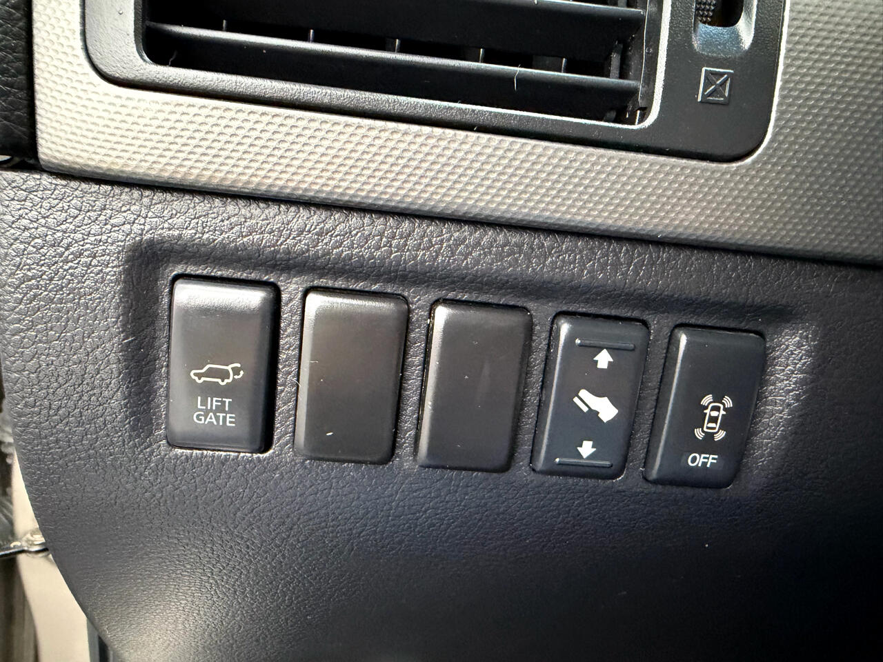 Nissan Armada 4WD 4dr LE FFV 2008