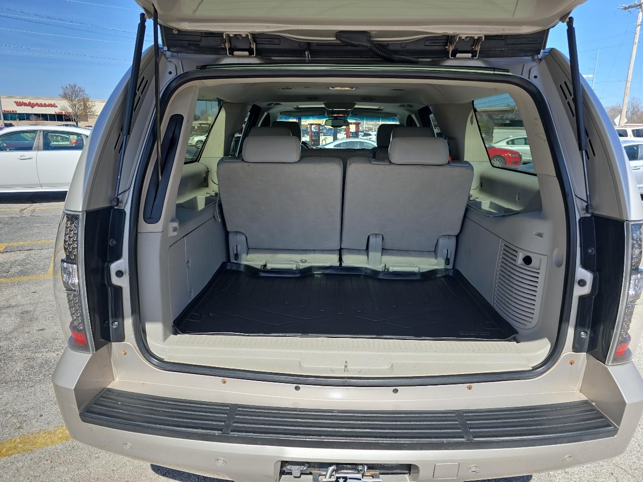 Chevrolet Suburban 4WD 4dr 1500 LT 2007