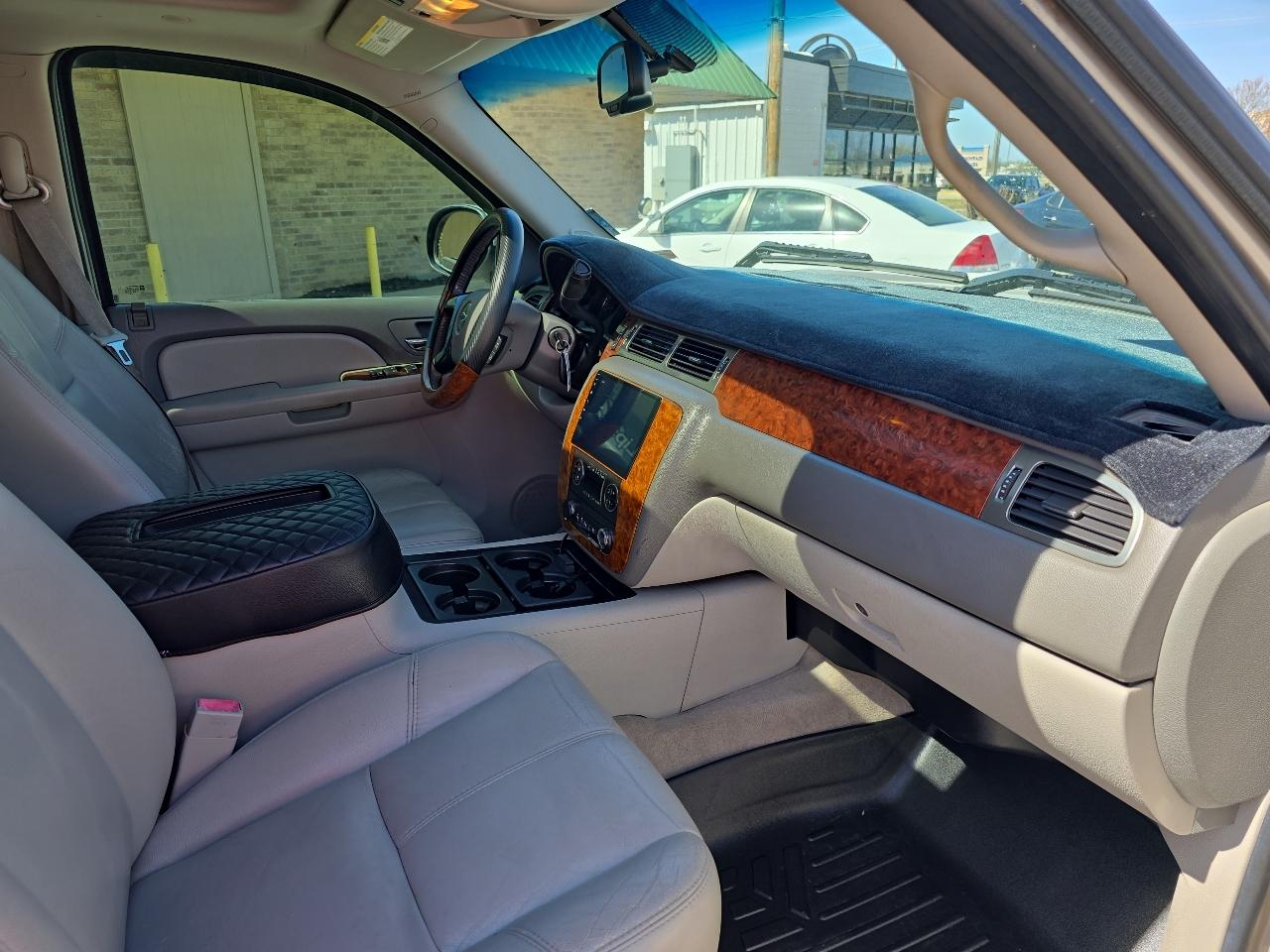 Chevrolet Suburban 4WD 4dr 1500 LT 2007