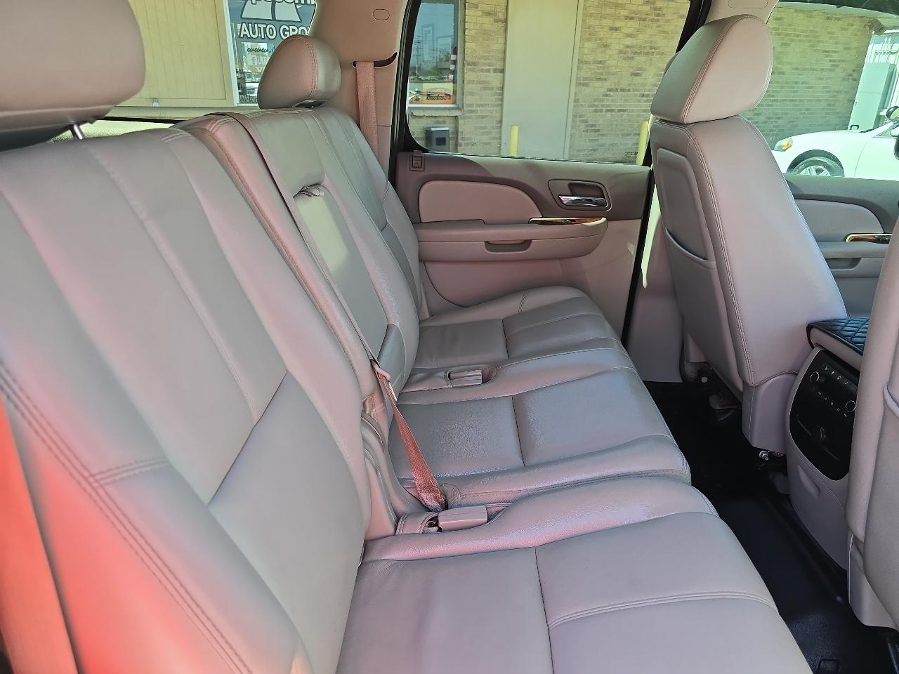 Chevrolet Suburban 4WD 4dr 1500 LT 2007