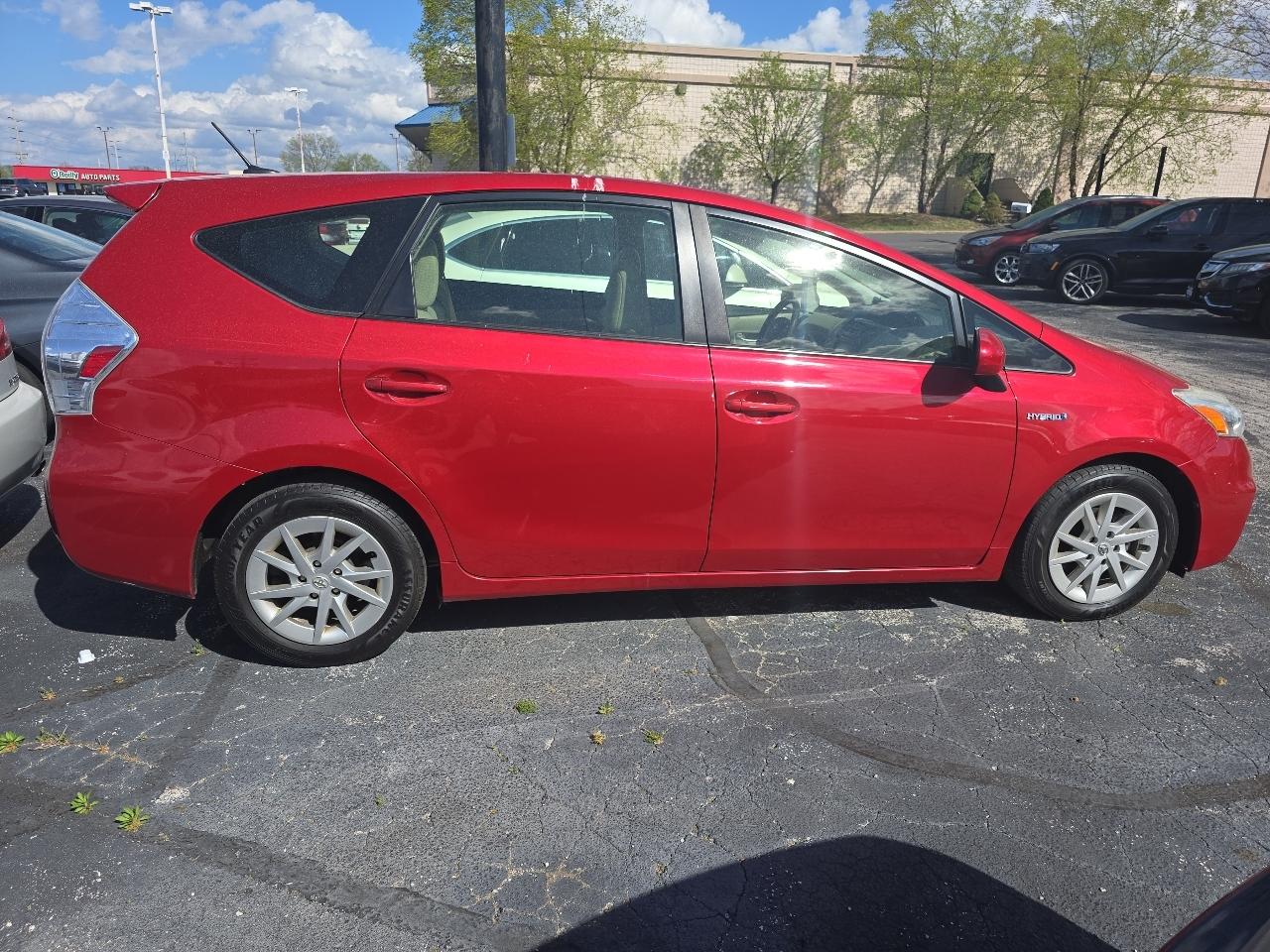 Toyota Prius V 5dr Wgn Three (Natl) 2013