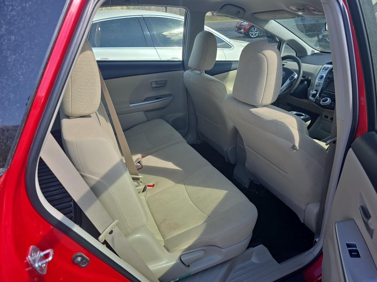 Toyota Prius V 5dr Wgn Three (Natl) 2013