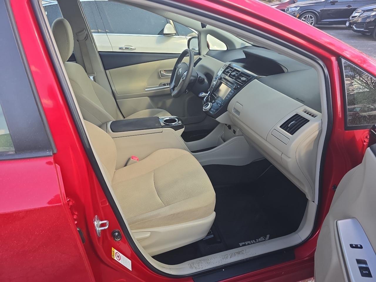 Toyota Prius V 5dr Wgn Three (Natl) 2013