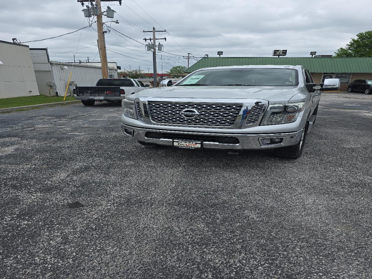 2017 Nissan Titan XD 4x4 Gas Crew Cab Platinum Reserve