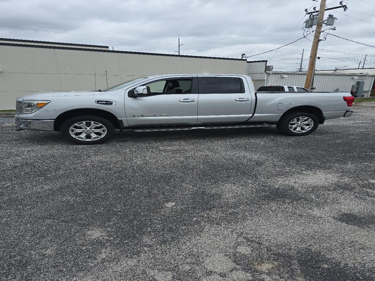 Nissan Titan XD 4x4 Gas Crew Cab Platinum Reserve 2017
