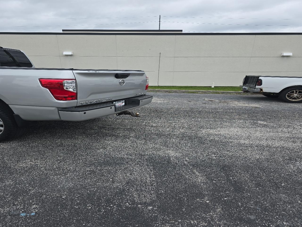 Nissan Titan XD 4x4 Gas Crew Cab Platinum Reserve 2017