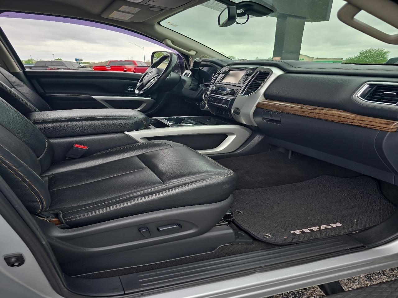 Nissan Titan XD 4x4 Gas Crew Cab Platinum Reserve 2017