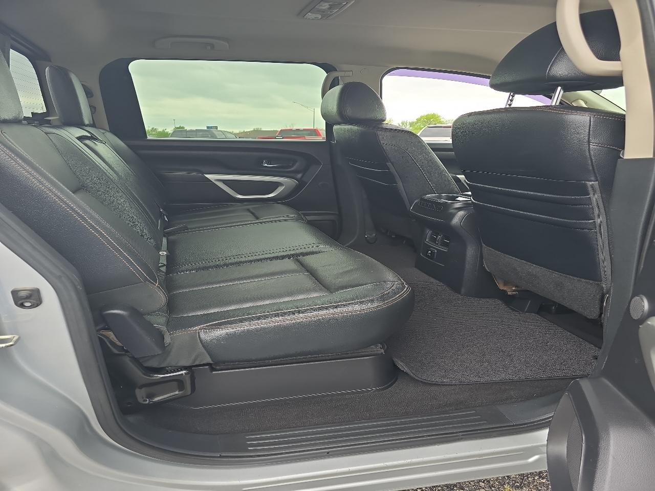 Nissan Titan XD 4x4 Gas Crew Cab Platinum Reserve 2017