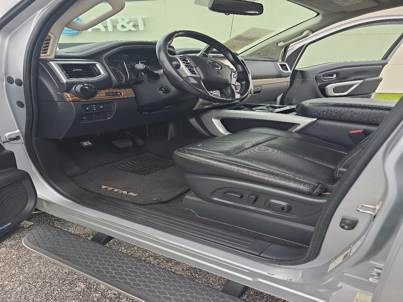 Nissan Titan XD 4x4 Gas Crew Cab Platinum Reserve 2017