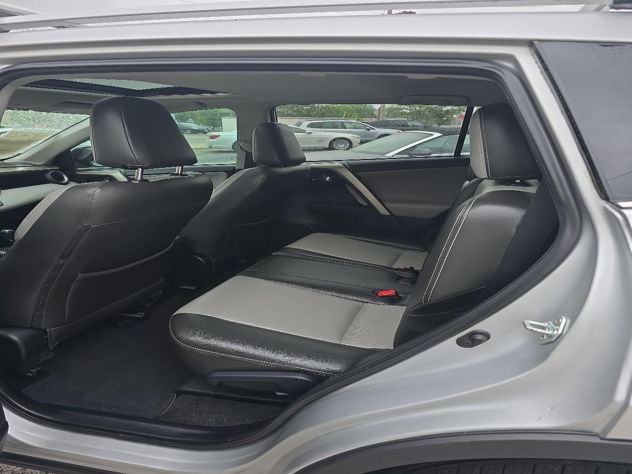Toyota RAV4 FWD 4dr XLE (Natl) 2015