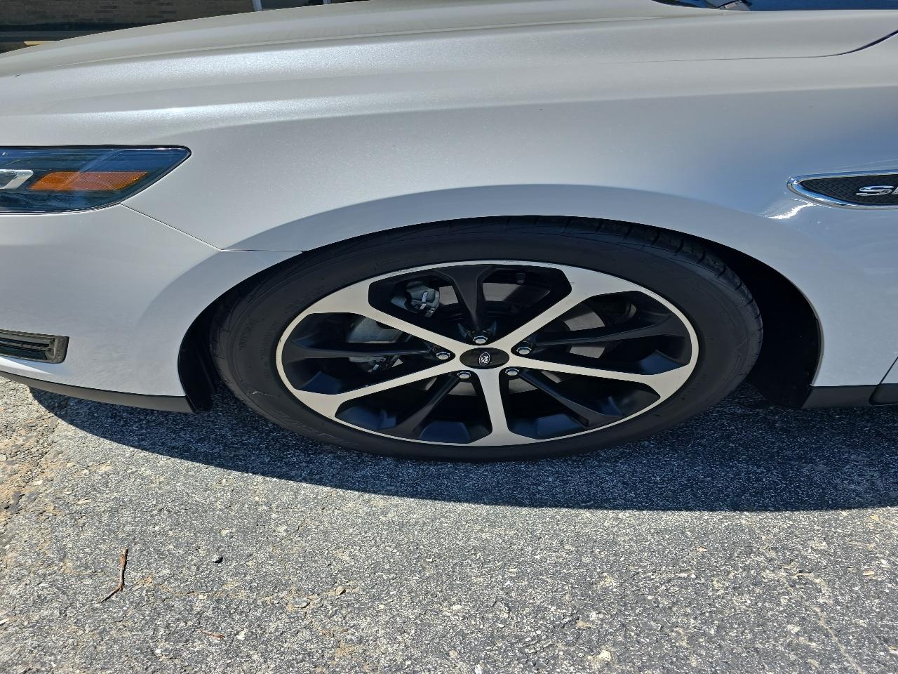 Ford Taurus 4dr Sdn SHO AWD 2015
