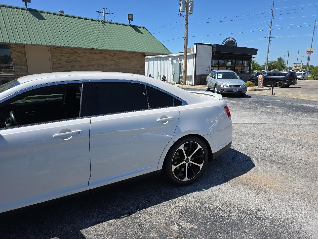Ford Taurus 4dr Sdn SHO AWD 2015