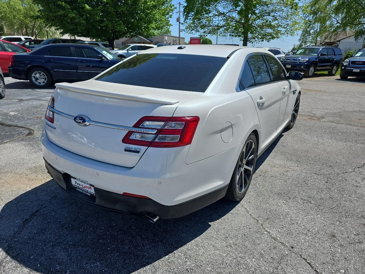 Ford Taurus 4dr Sdn SHO AWD 2015