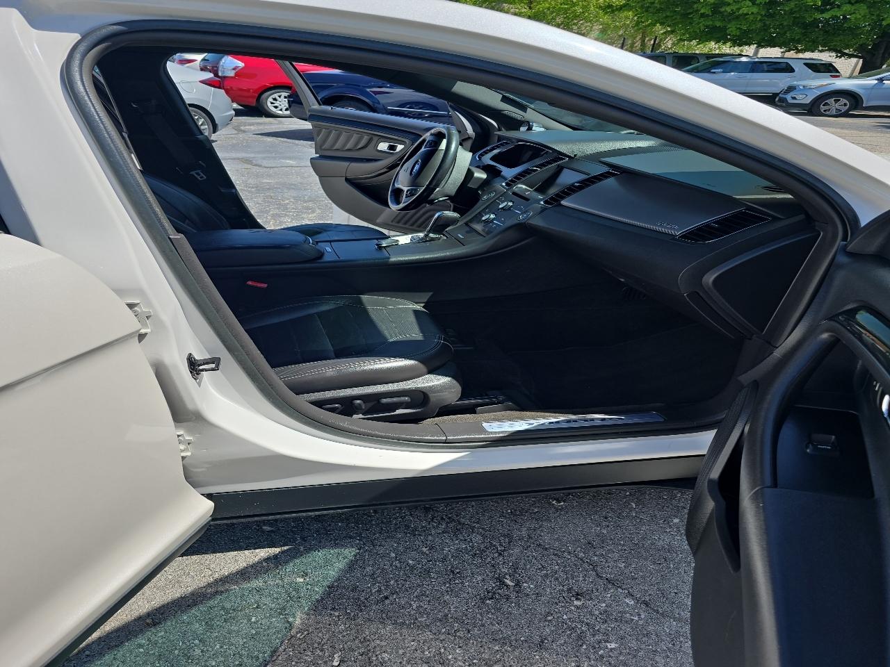 Ford Taurus 4dr Sdn SHO AWD 2015