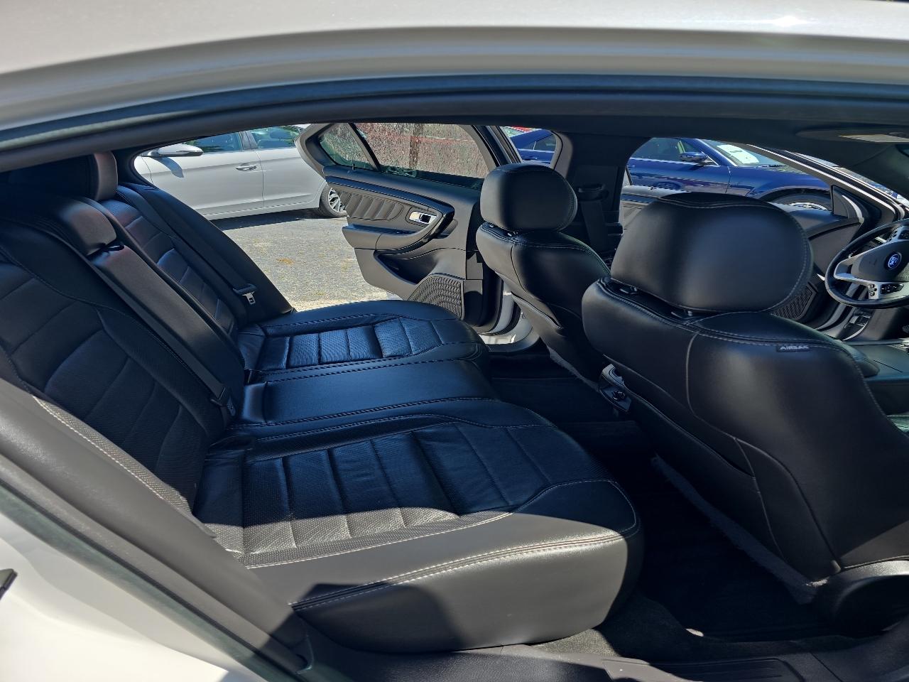 Ford Taurus 4dr Sdn SHO AWD 2015