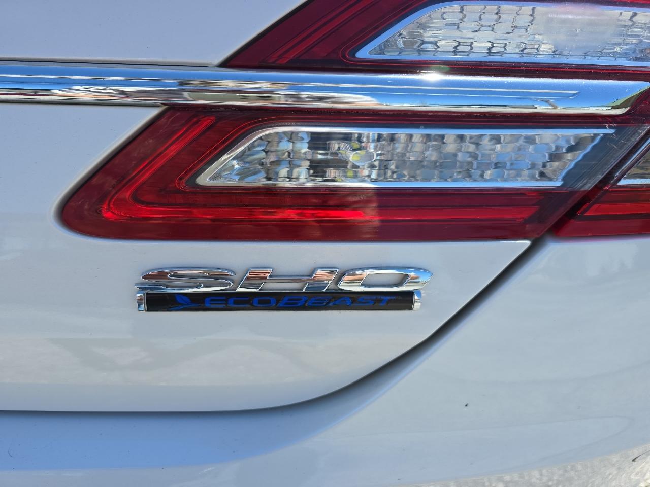 Ford Taurus 4dr Sdn SHO AWD 2015
