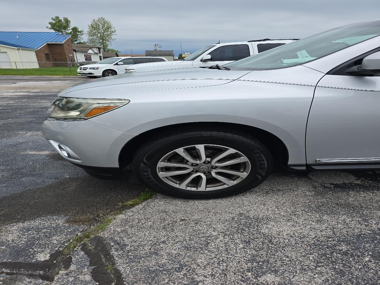 Nissan Pathfinder 4WD 4dr SL 2013