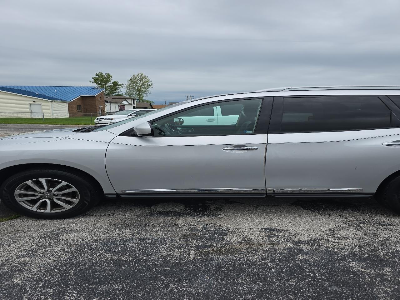 Nissan Pathfinder 4WD 4dr SL 2013