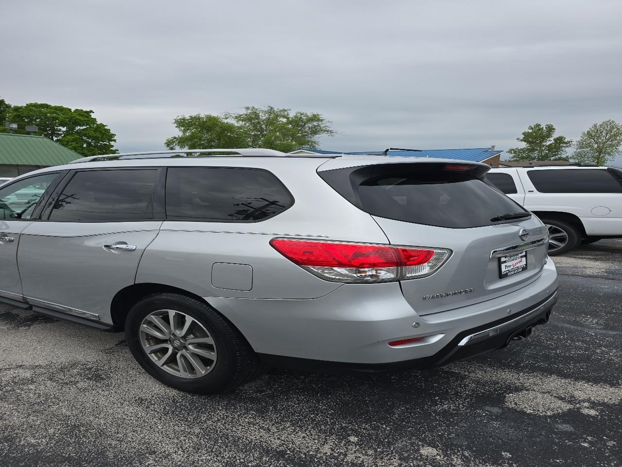 Nissan Pathfinder 4WD 4dr SL 2013