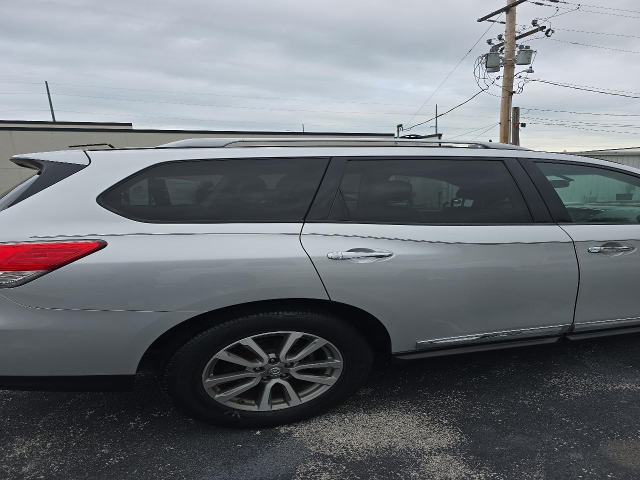 Nissan Pathfinder 4WD 4dr SL 2013