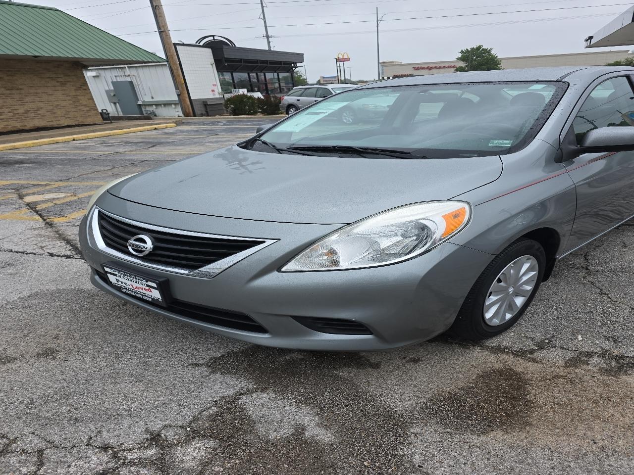 Nissan Versa 4dr Sdn CVT 1.6 SV 2012