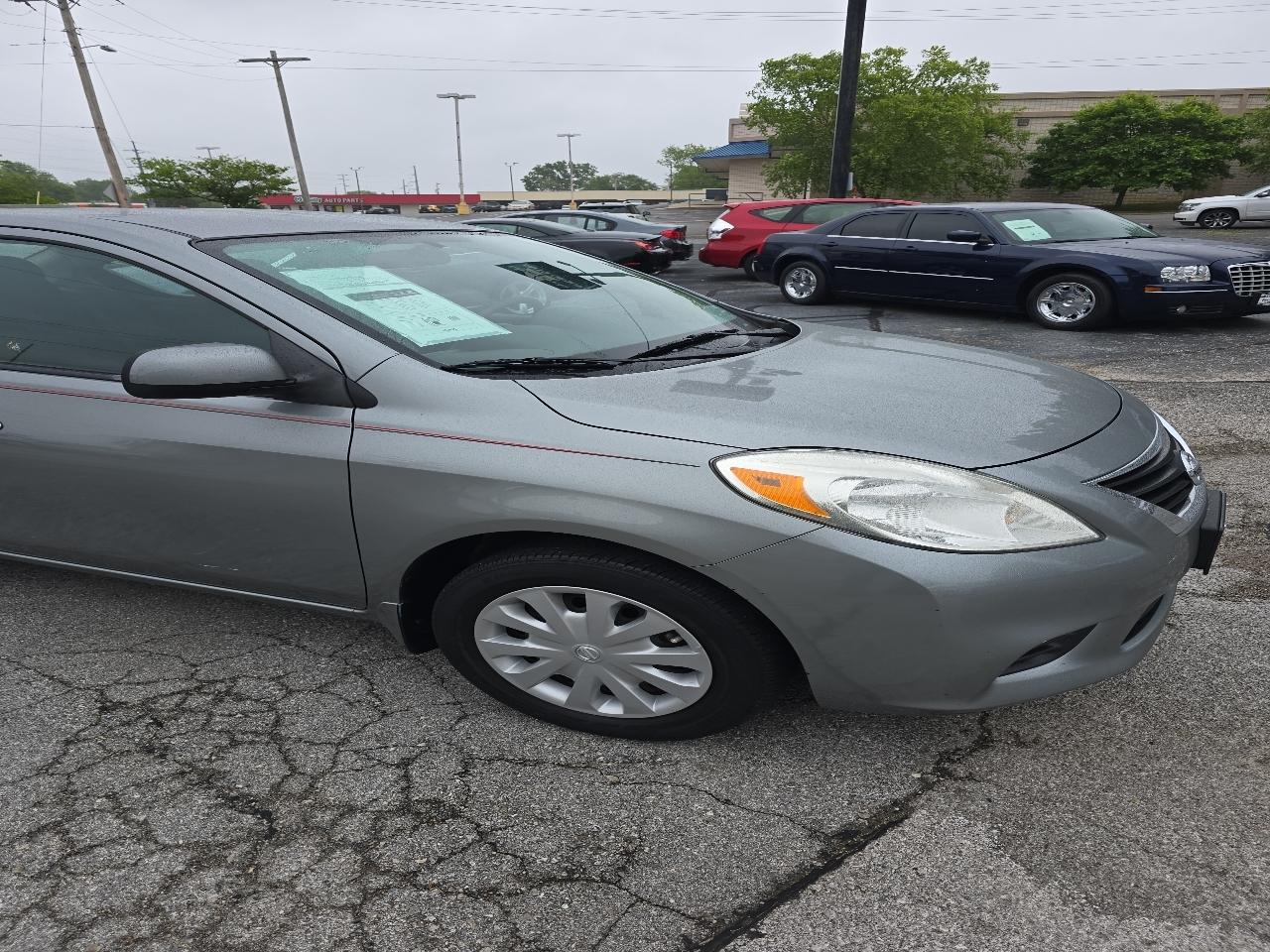 Nissan Versa 4dr Sdn CVT 1.6 SV 2012