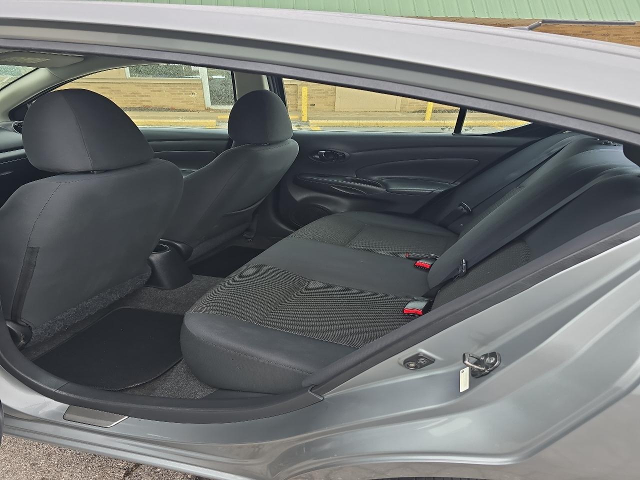 Nissan Versa 4dr Sdn CVT 1.6 SV 2012