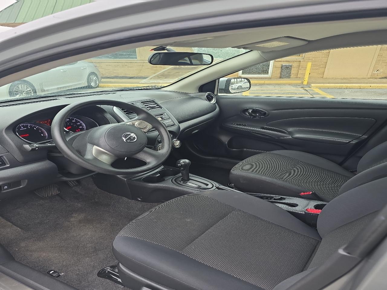 Nissan Versa 4dr Sdn CVT 1.6 SV 2012