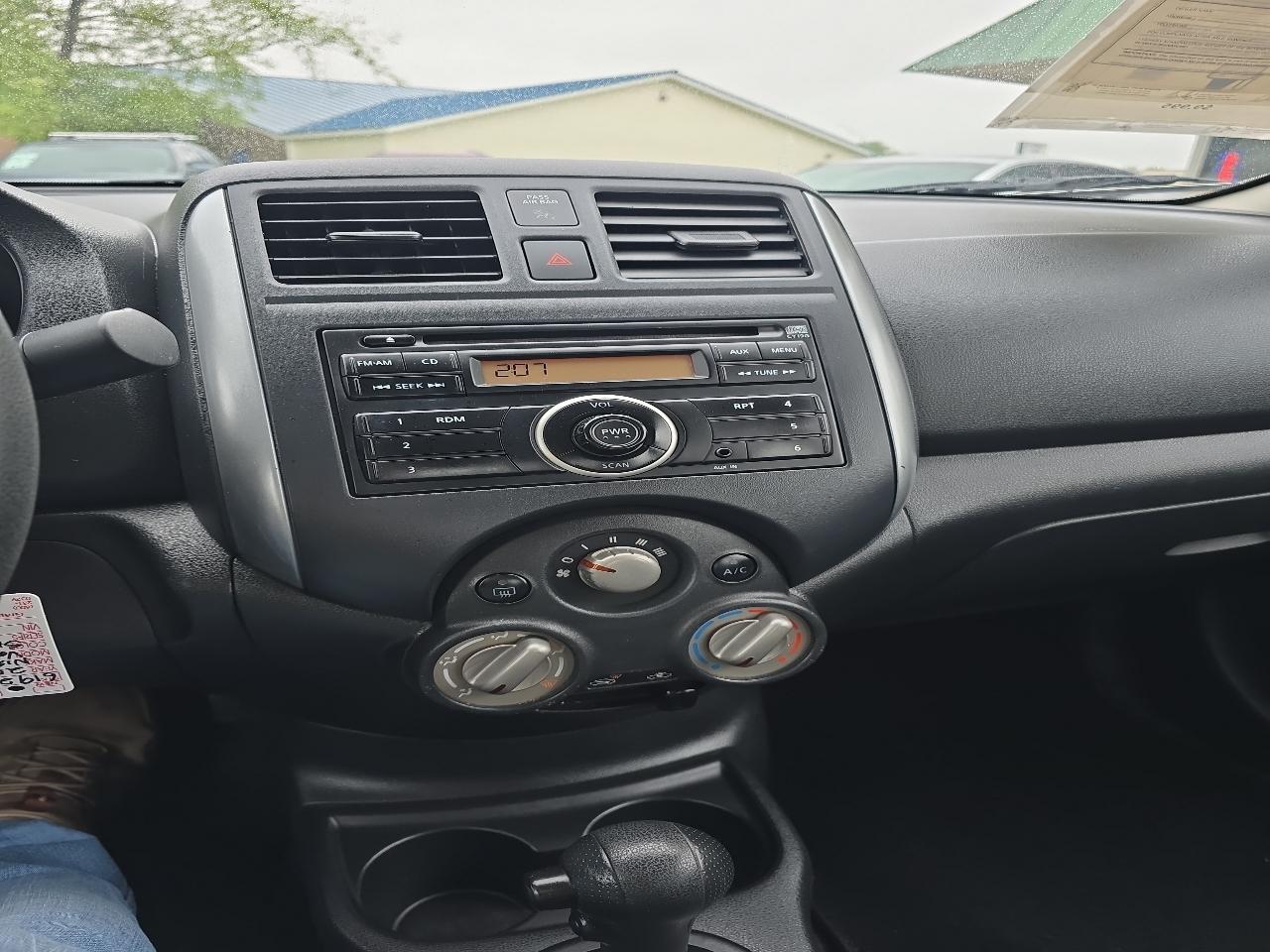Nissan Versa 4dr Sdn CVT 1.6 SV 2012