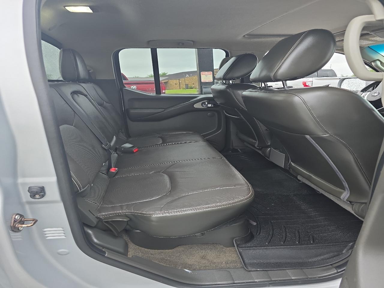 Nissan Frontier 4WD Crew Cab SWB Auto PRO-4X 2016